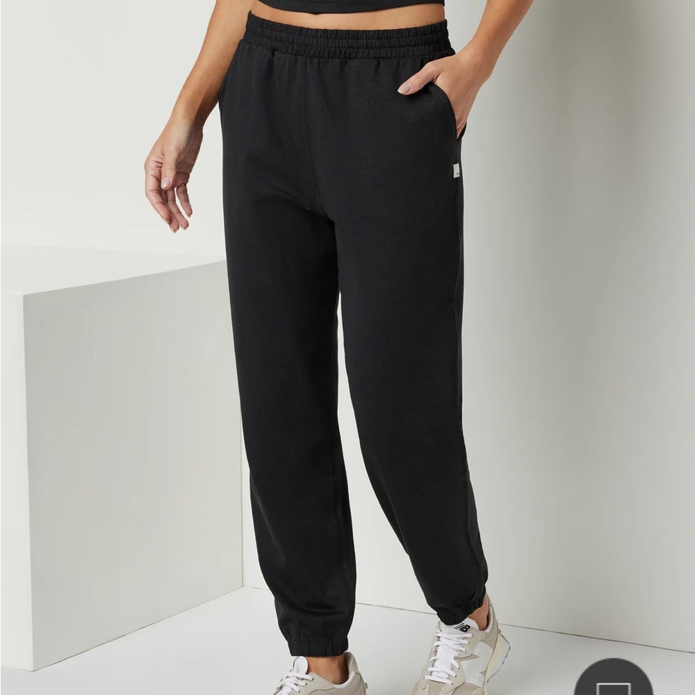 VUORI Boyfriend Jogger in Black Heather Size L